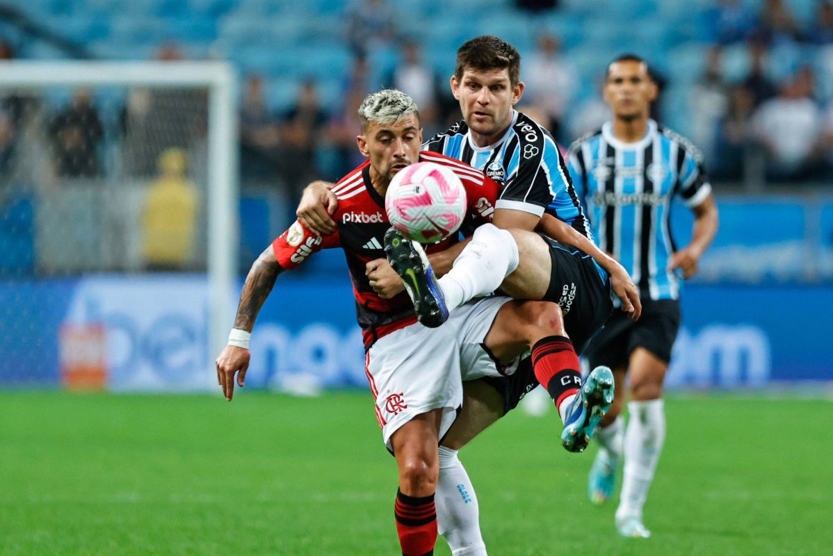 Kannemann atuando pelo Grêmio contra o Flamengo