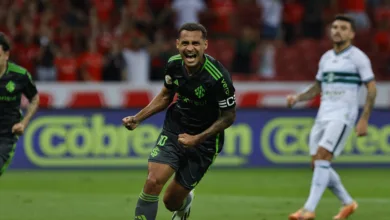Inter definido para enfrentar o Mirassol com mudanças no time titular de Ramón Díaz RS - ESPORTES/FUTEBOL - Alan Patrick (10), jogador do Internacional, comemora após marcar seu gol durante partida contra o Coritiba, válida pela 30ª rodada do Brasileirão série A 2023. FOTO: Roberto Vinícius/AGAFOTO