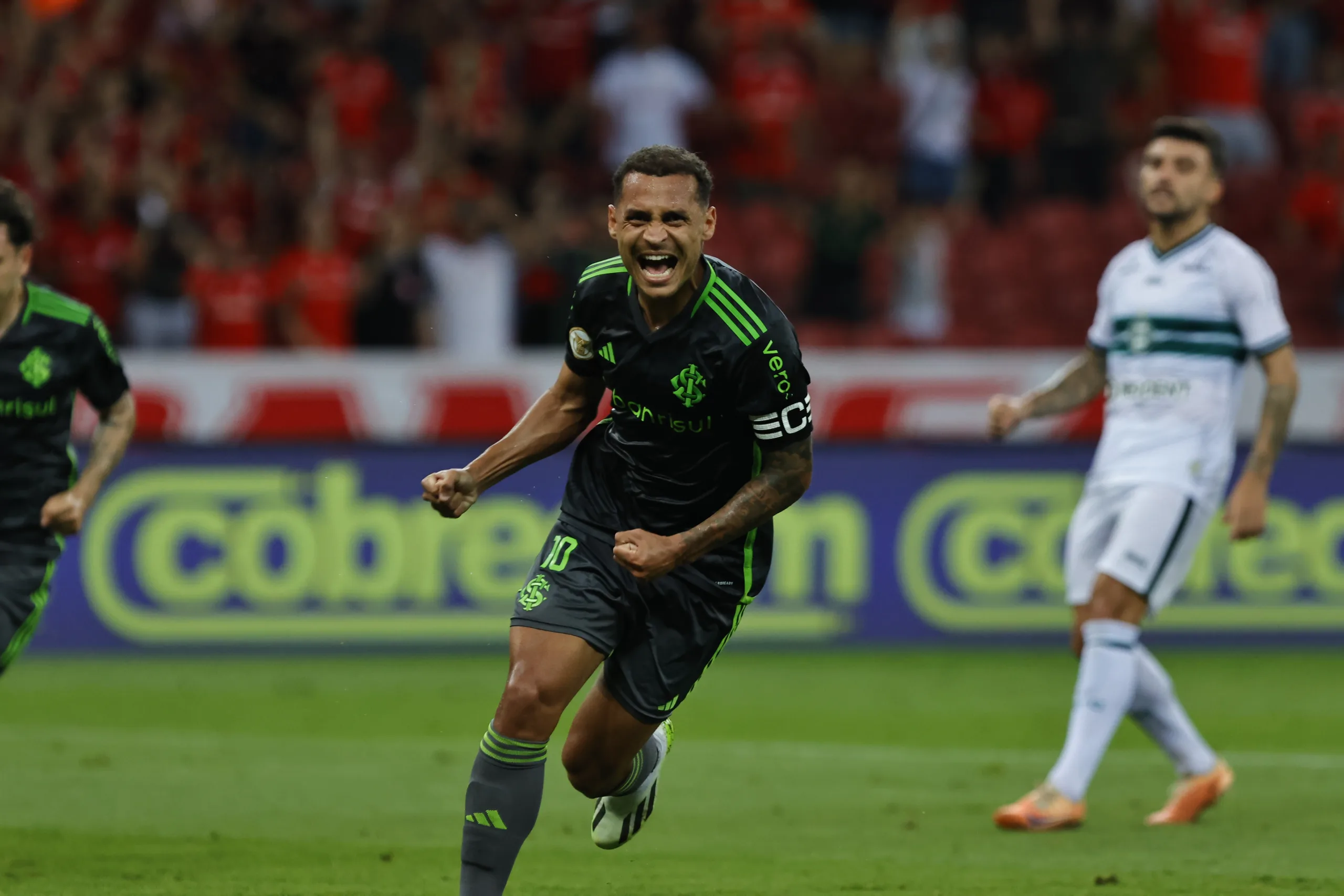 Inter definido para enfrentar o Mirassol com mudanças no time titular de Ramón Díaz RS - ESPORTES/FUTEBOL - Alan Patrick (10), jogador do Internacional, comemora após marcar seu gol durante partida contra o Coritiba, válida pela 30ª rodada do Brasileirão série A 2023. FOTO: Roberto Vinícius/AGAFOTO