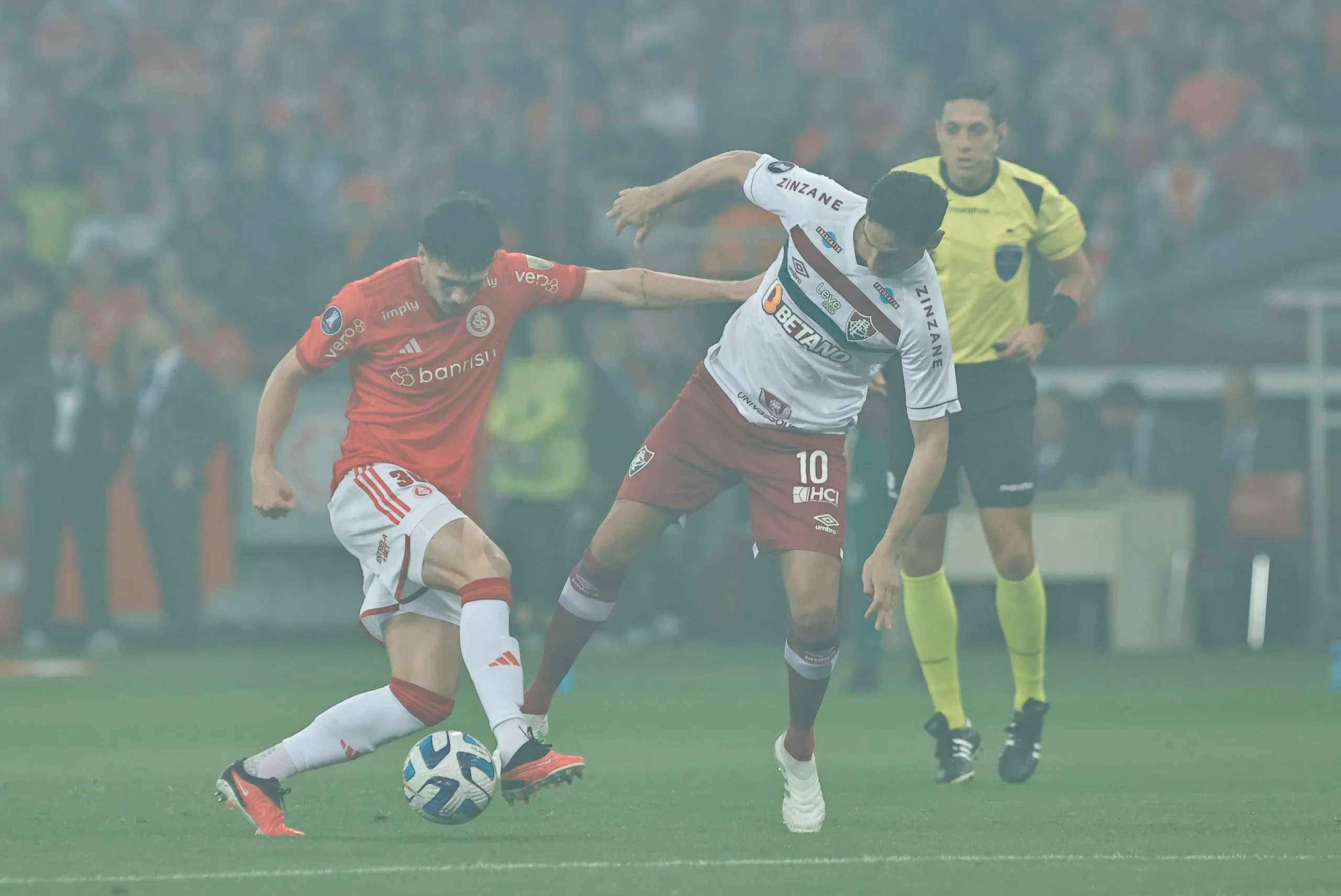 Como o Inter pretende trabalhar na reposição de Johnny, que será vendido após o Brasileirão Johnny - Inter