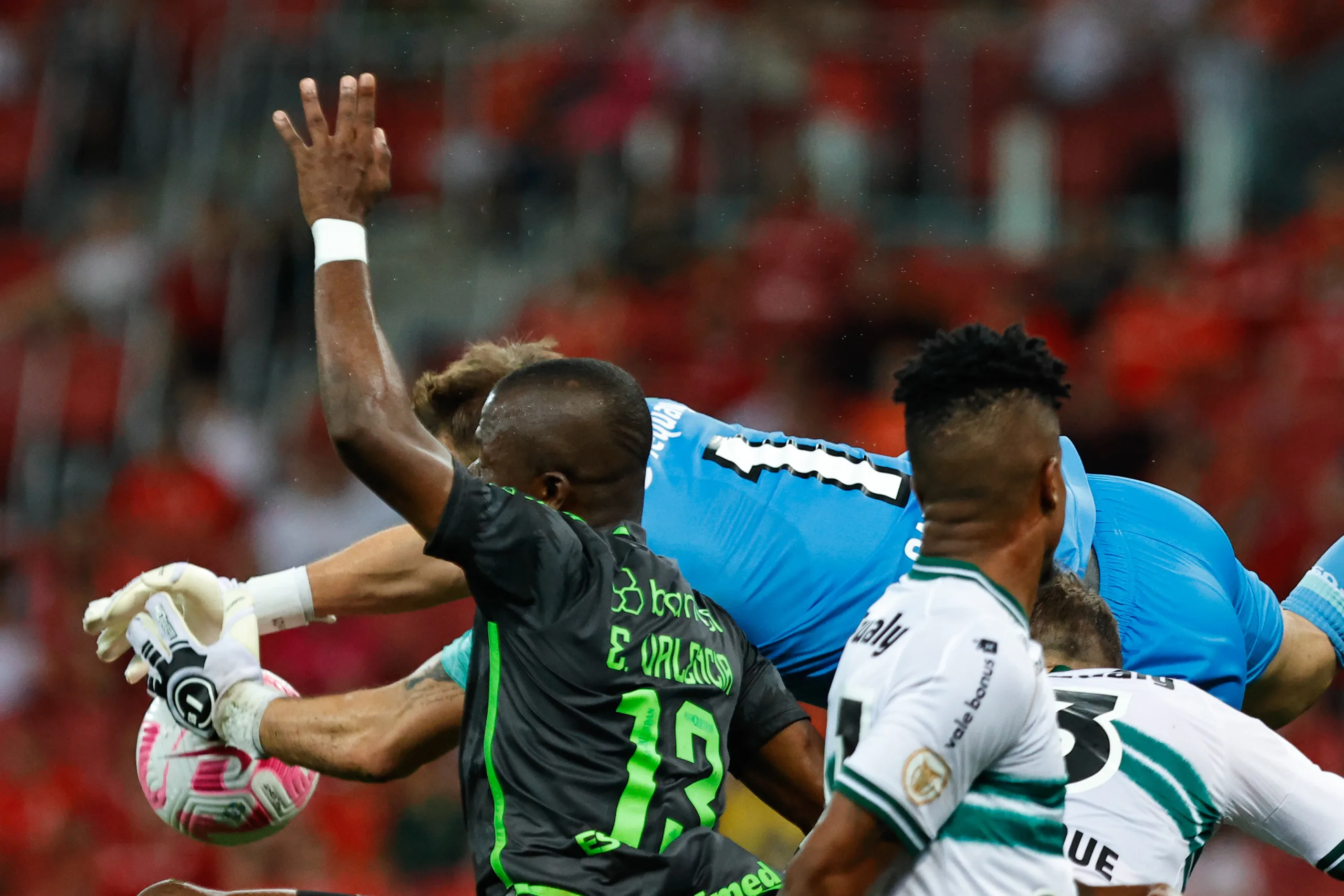 Ex-Inter, Enner Valencia chega a acordo verbal com o Talleres de Sampaoli RS - ESPORTES/FUTEBOL - Enner Valencia (13), jogador do Internacional durante partida contra o Coritiba, válida pela 30ª rodada do Brasileirão série A 2023. FOTO: Roberto Vinícius/AGAFOTO
