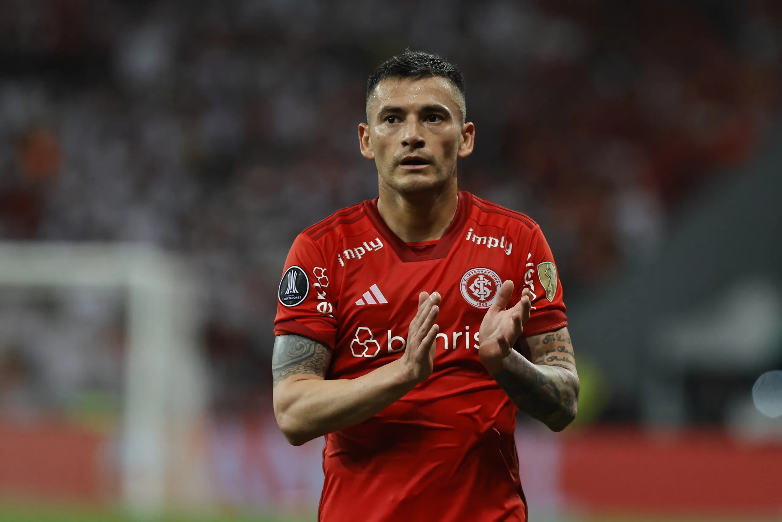 Charles Aránguiz pelo Inter de Coudet