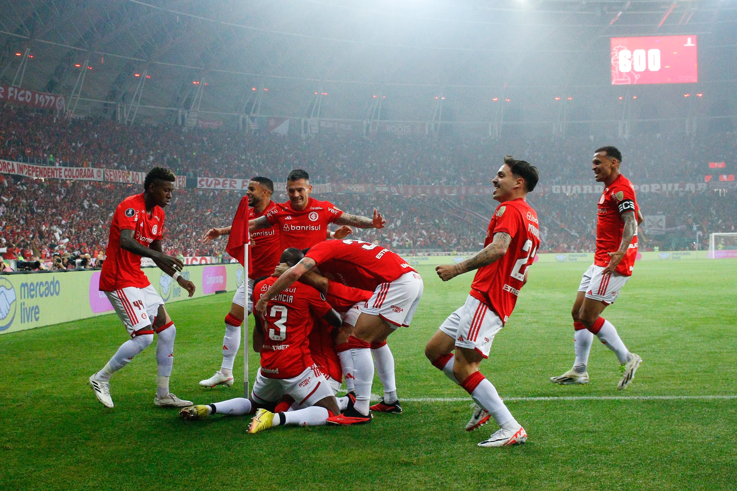 Pressionado, Inter deve ter apenas dois estreantes em Gre-Nal no seu provável time titular Gol de Gabriel Mercado - Inter