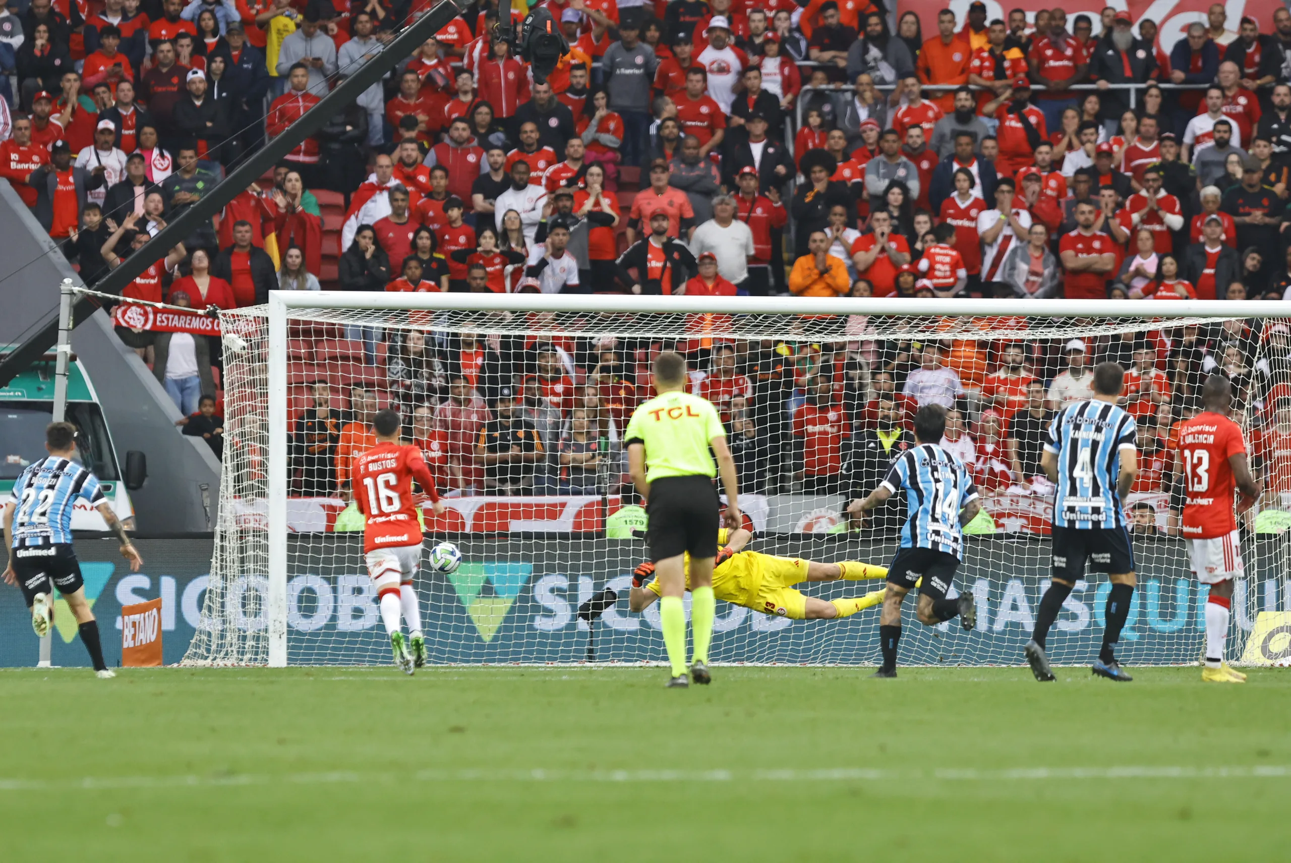 Jogador do Inter diz ter o reconhecimento de torcedores do Grêmio nas ruas: "É bacana" Inter