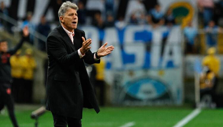 RS - ESPORTES/FUTEBOL - Renato Portaluppi, técnico do Grêmio durante partida contra o Athlético, válida pela 27ª rodada do Brasileirão série A 2023. FOTO: Roberto Vinícius/AGAFOTO