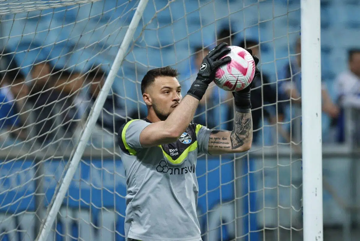 Grêmio tem plano definido para Caíque e procurou evitar vaias para Gabriel Grando no último jogo Grêmio tem plano definido para Caíque e procurou evitar vaias para Gabriel Grando no último jogo