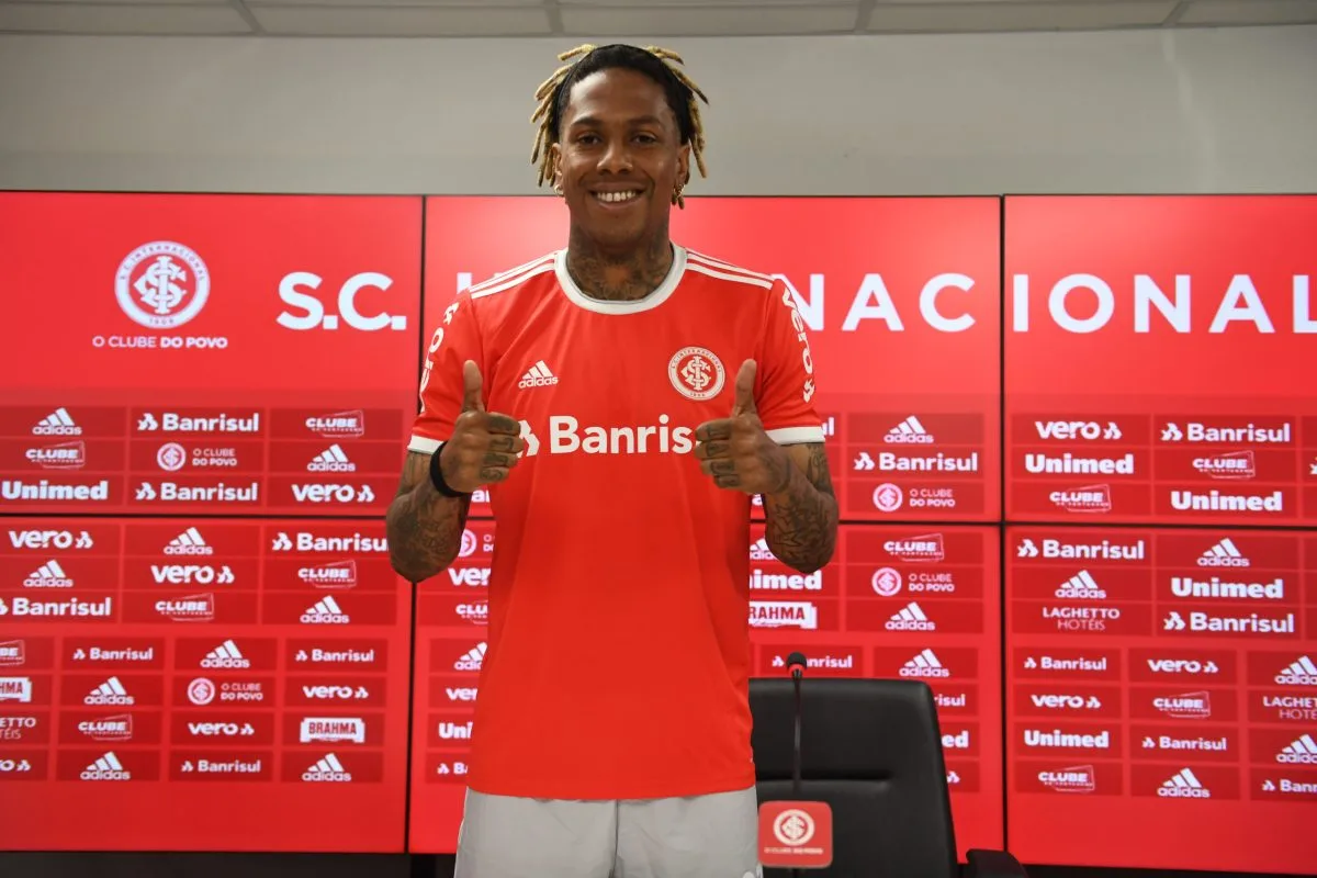 Abel Hernández usa rede social para interagir com o perfil do Inter após vitória no clássico: "Normal" Abel Hernández pelo Inter