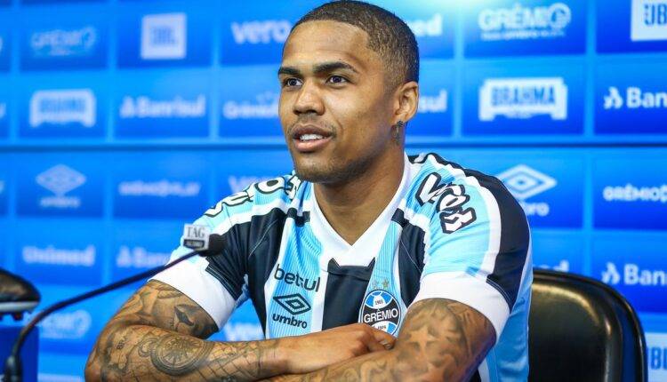 Douglas Costa na época de Grêmio