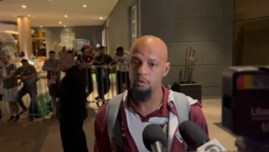 Felipe Melo pega o Inter