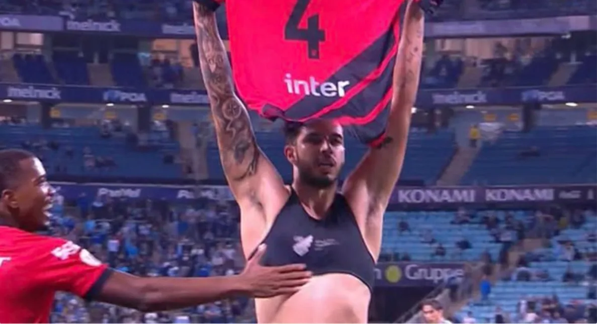 Kaique Rocha faz o gol da vitória, provoca o Grêmio e cita passagem pelo Inter em entrevista Grêmio
