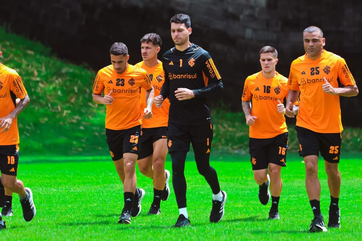 Inter volta de Salvador com diversos problemas e reavaliará jogadores para o fim de semana Inter