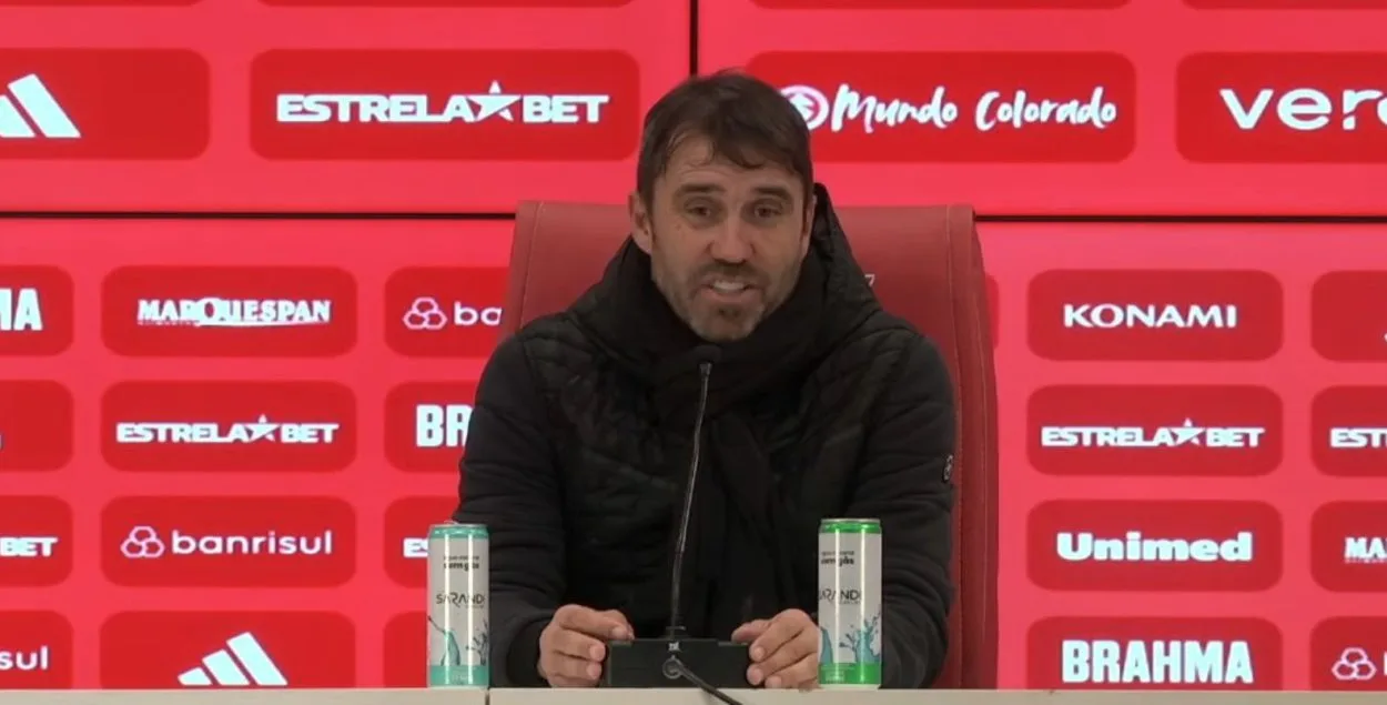 Abatido, Coudet admite dor pela eliminação e evita apontar culpados: "Estamos com raiva" Coudet em coletiva depois de Inter x Atlético-MG