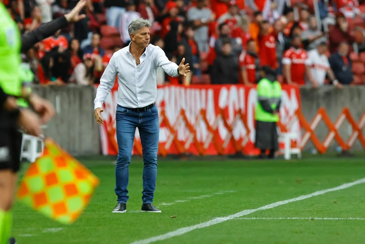 Aceg-RS solta nota criticando atitude de Renato após Gre-Nal: "Desconsideração aos profissionais" Renato durante o Gre-Nal