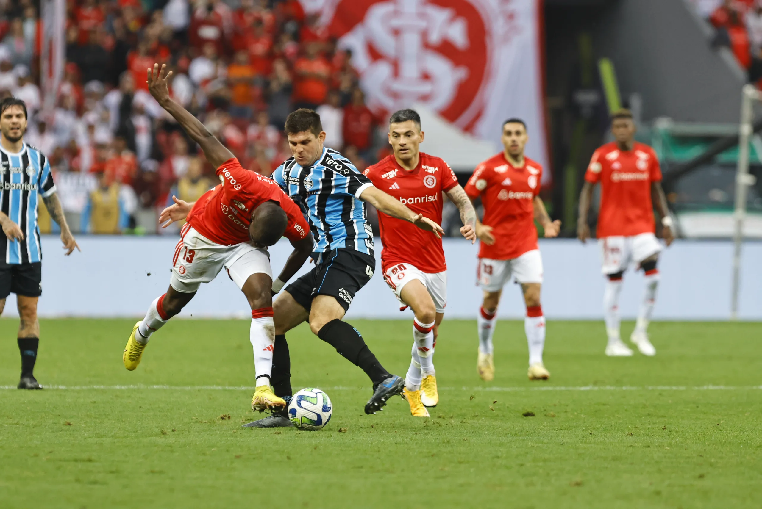 Tem favorito? O que os jogadores e o treinador do Inter já falaram sobre o Gre-Nal 441 Grêmio perdeu o Gre-Nal para o Inter em 2023