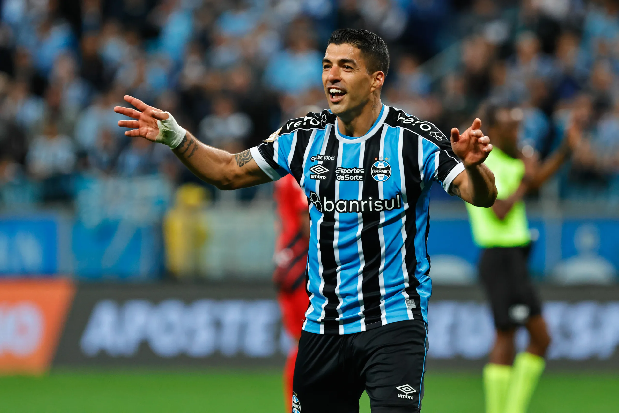 Surge uma nova pista do próximo destino de Suárez pós-Grêmio na temporada de 2024 Luis Suárez, jogador do Grêmio durante partida contra o Athletico. FOTO: Roberto Vinícius/AGAFOTO