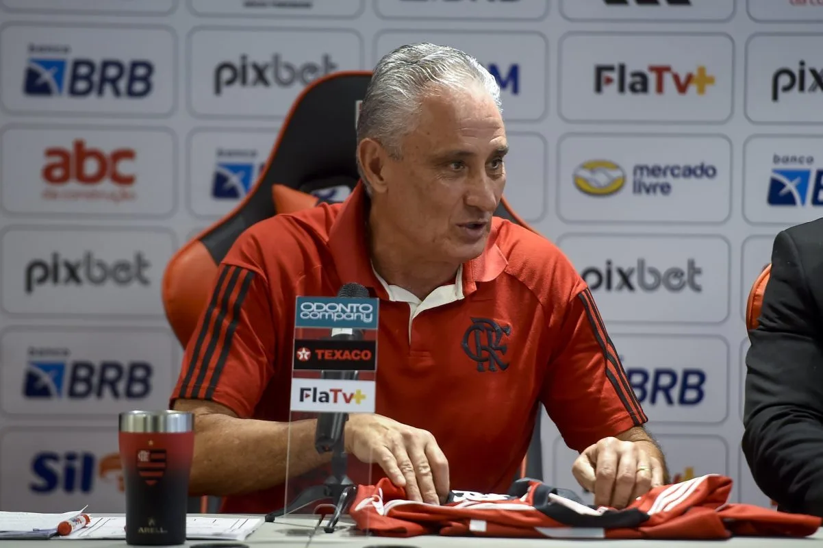 Colunista publica o "movimento da torcida do Grêmio" após a saída de Tite do Flamengo Tite do Flamengo e ex-Grêmio