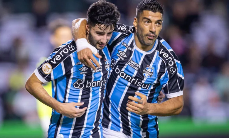 Grêmio fica seis pontos atrás do líder após derrota do Botafogo para o Palmeiras: "A gente acredita" Grêmio