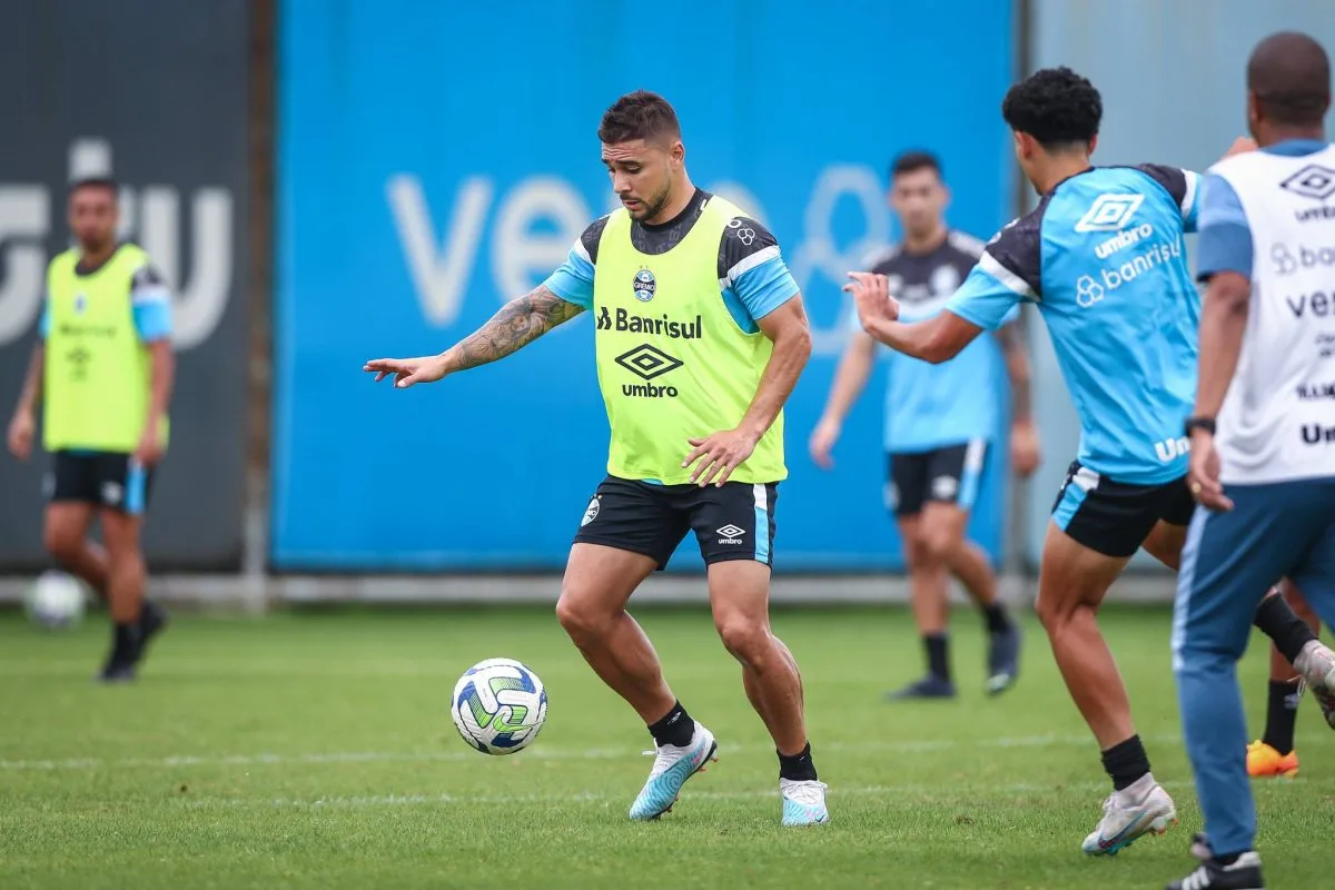 Grêmio comunica lesão muscular e não deve ter João Pedro na reta final do Brasileirão João Pedro Grêmio