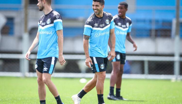 Suárez em treino do Grêmio