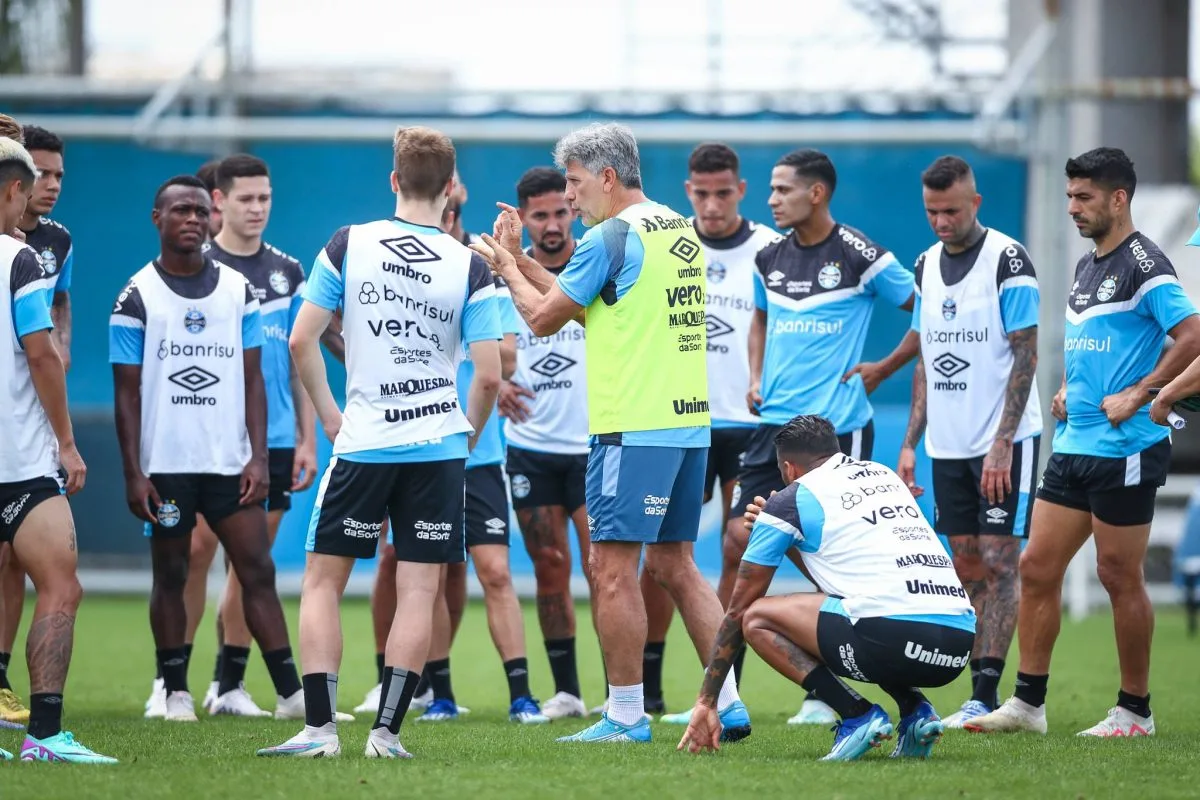 Com desfalques, Renato pode mudar novamente o esquema do Grêmio contra o Atlético-MG Grêmio