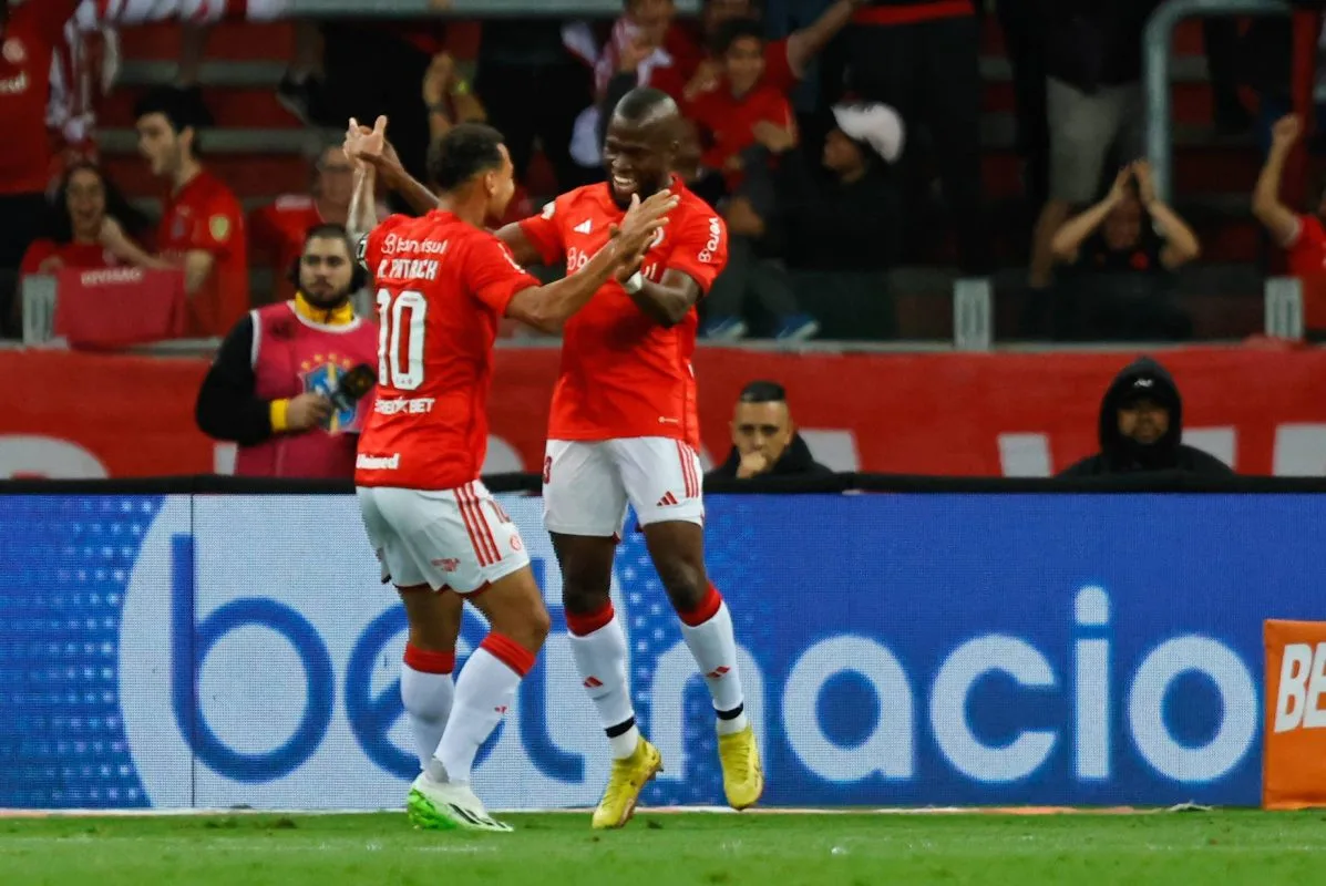 Enner Valencia compartilha foto e se manifesta nas redes sociais: "Continuando a recuperação"
