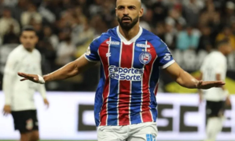 Em alta no Bahia, Thaciano projeta reencontro com o Grêmio e com Renato: "Feliz por ele" Thaciano pegará o Grêmio de Renato com o Bahia
