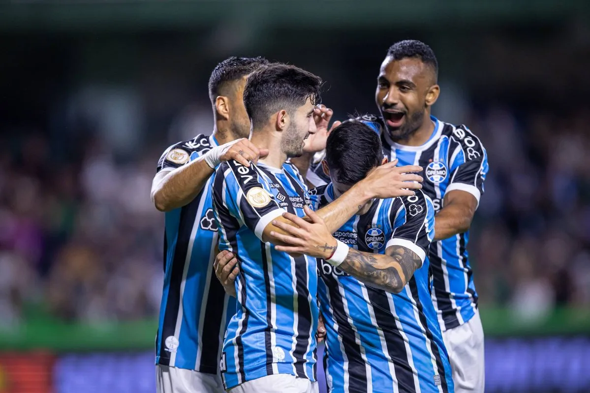 Bastidores: jogador do Grêmio assistiu Botafogo x Palmeiras depois da vitória sobre o Coritiba Grêmio
