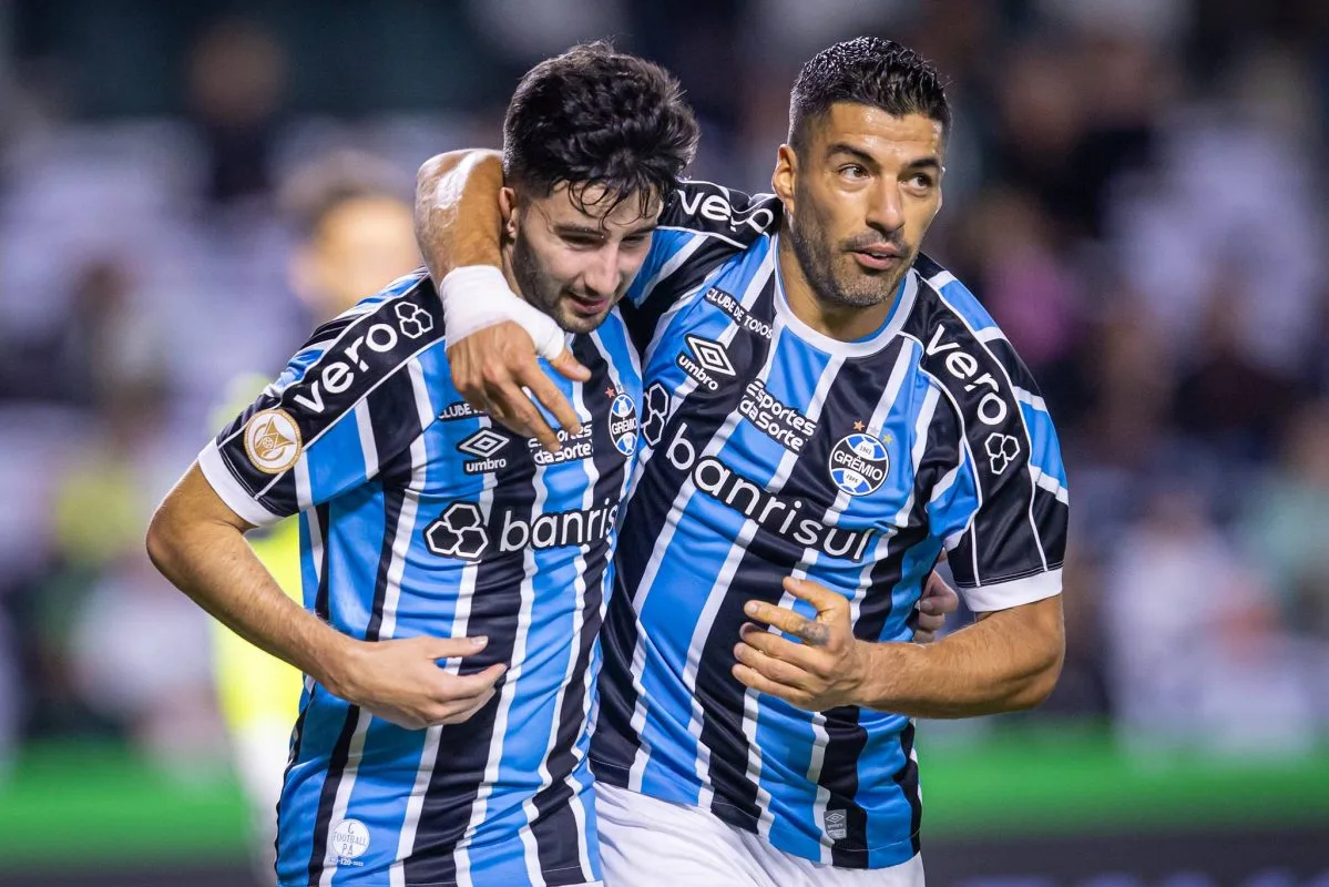Grêmio fica seis pontos atrás do líder após derrota do Botafogo para o Palmeiras: "A gente acredita" Grêmio