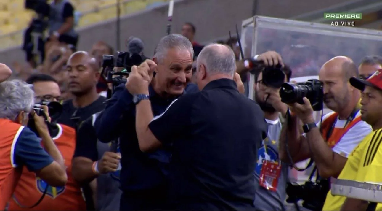Campeões pelo Grêmio, Tite e Felipão selam a paz antes da vitória do Atlético-MG sobre o Flamengo Grêmio