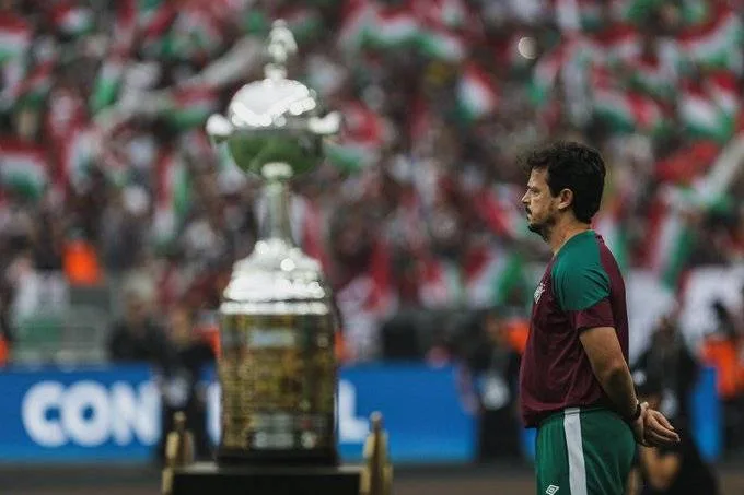 "Tricolor para tricolor": Grêmio parabeniza Fluminense por título da Libertadores e recebe resposta Grêmio