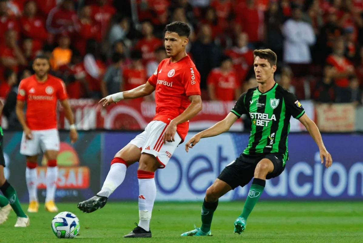 Rômulo publica vídeo para se despedir oficialmente do Inter: "Só boas lembranças e gratidão" Inter