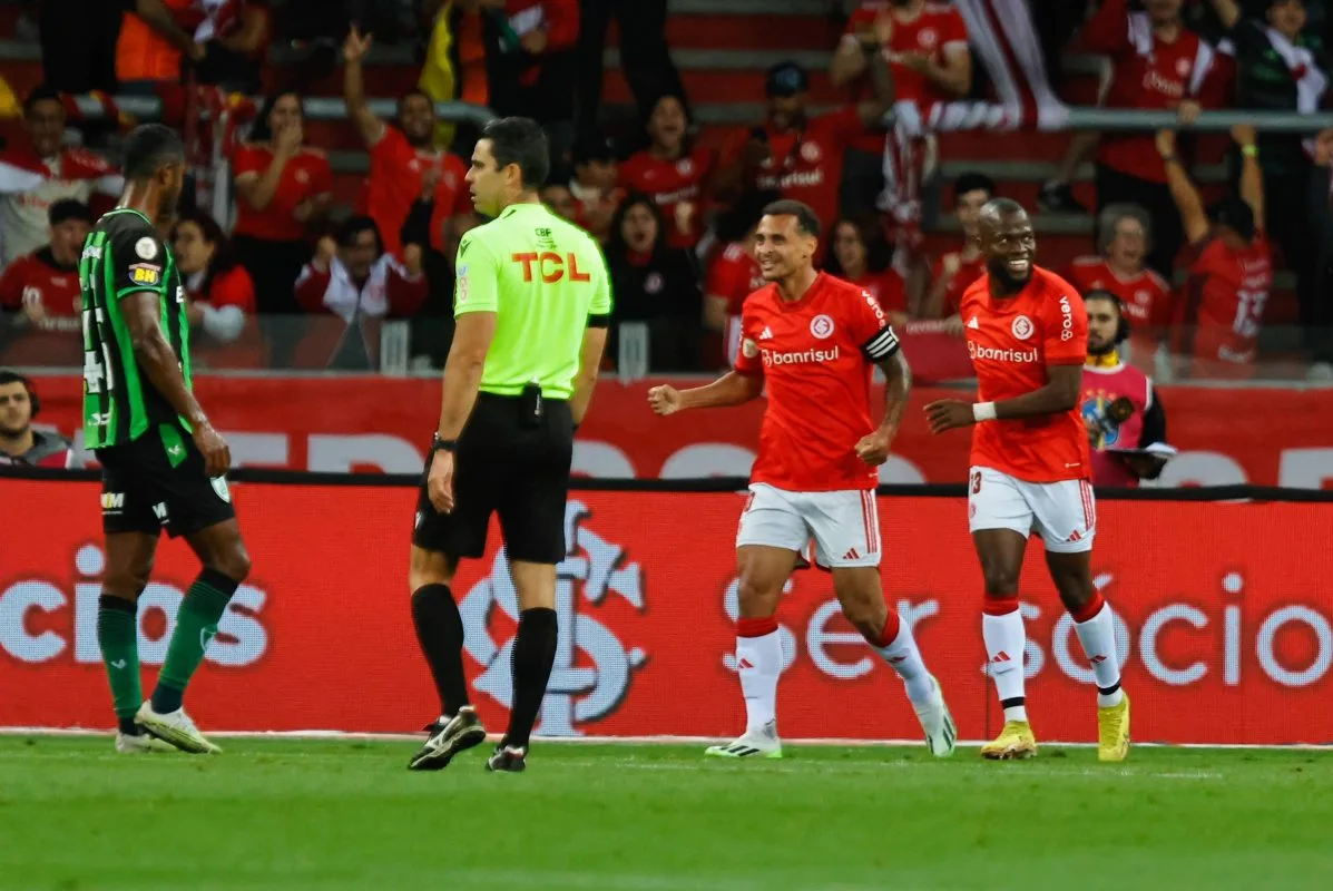 Inter se manifesta sobre informações de salários atrasados ao atual grupo de jogadores Inter