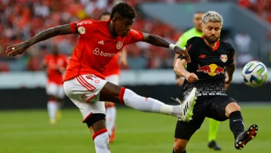 Vitão (44), jogador do Internacional, durante partida contra o Bragantino, válida pela 35ª rodada do Brasileirão série A 2023. FOTO: Roberto Vinícius/AGAFOTO