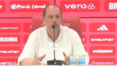 Presidente do Inter assiste VT do Gre-Nal e elogia torcida: "Tomou conta do Couto Pereira" Barcellos Inter
