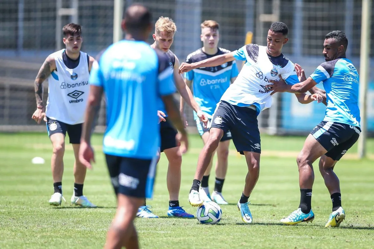 Grêmio se reapresenta com retorno de Geromel e terá pelo menos uma mudança contra o Vasco Grêmio
