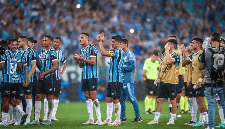 Suárez pelo Grêmio na Arena