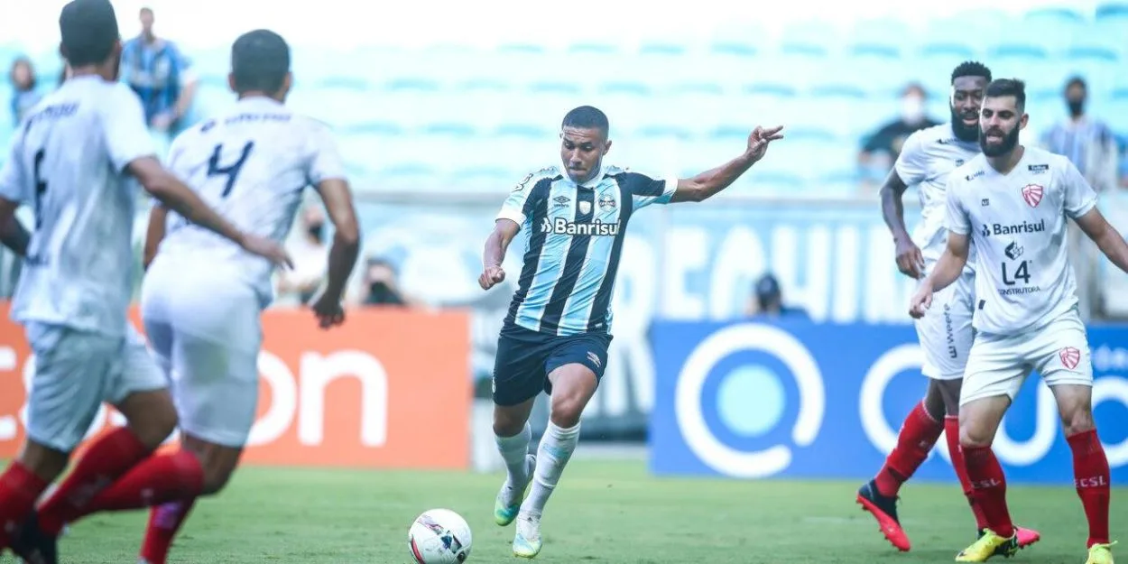 Antiga promessa da base do Grêmio fica perto de voltar ao Brasil para reforçar o Juventude Grêmio