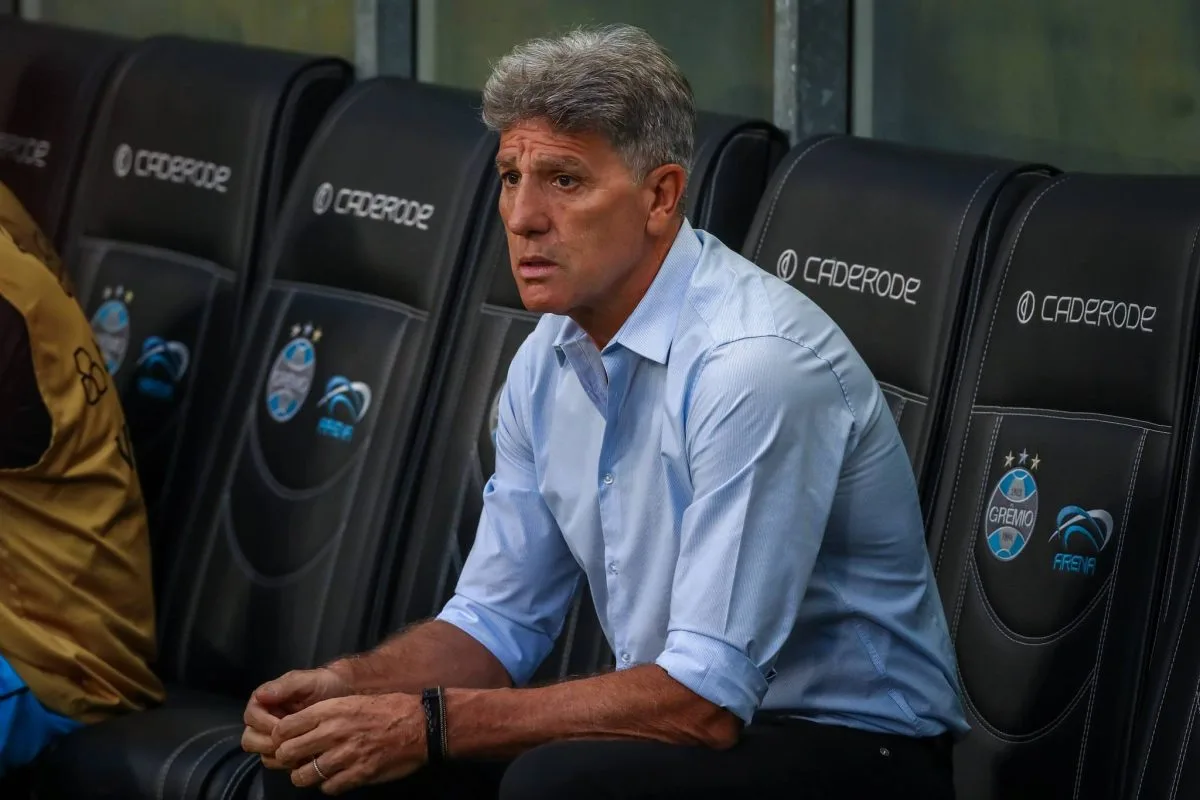 Renato abre o jogo sobre a busca por centroavante e promete "novidade" na próxima semana Renato