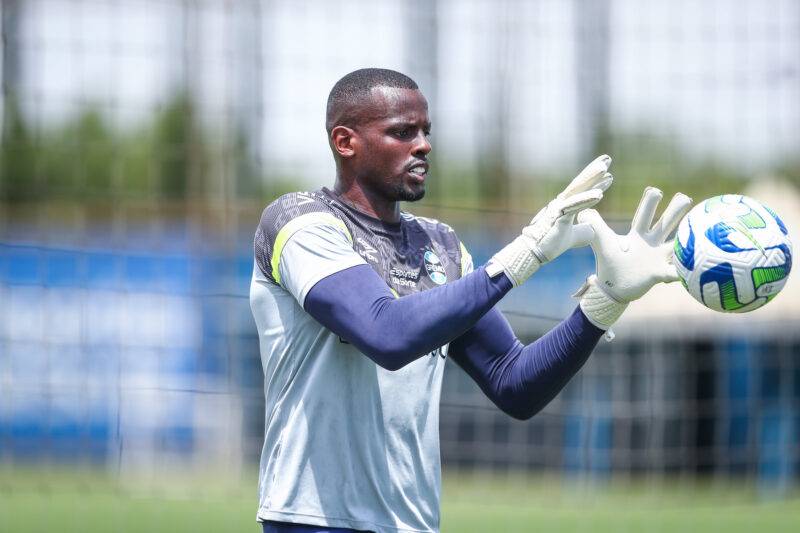 O destino do goleiro Caíque e os valores envolvidos na negociação feita pelo Grêmio Caíque pelo Grêmio viveu polêmica no Gre-Nal