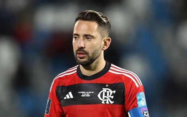 Everton Ribeiro na mira do Inter