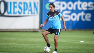 Vídeo - treino do Grêmio tem retorno de Carballo, trabalho com bola e gol de letra de Geromel Grêmio