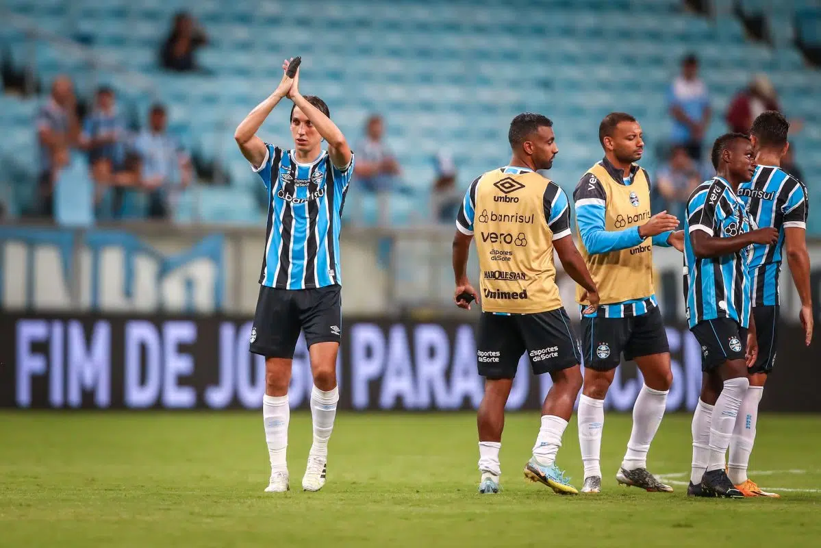 Grêmio respeita figura do ídolo e tem duas alternativas para o futuro de Geromel Renato falou de Geromel no Grêmio