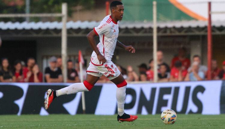 Robert Renan pode ser lateral de Coudet no Inter