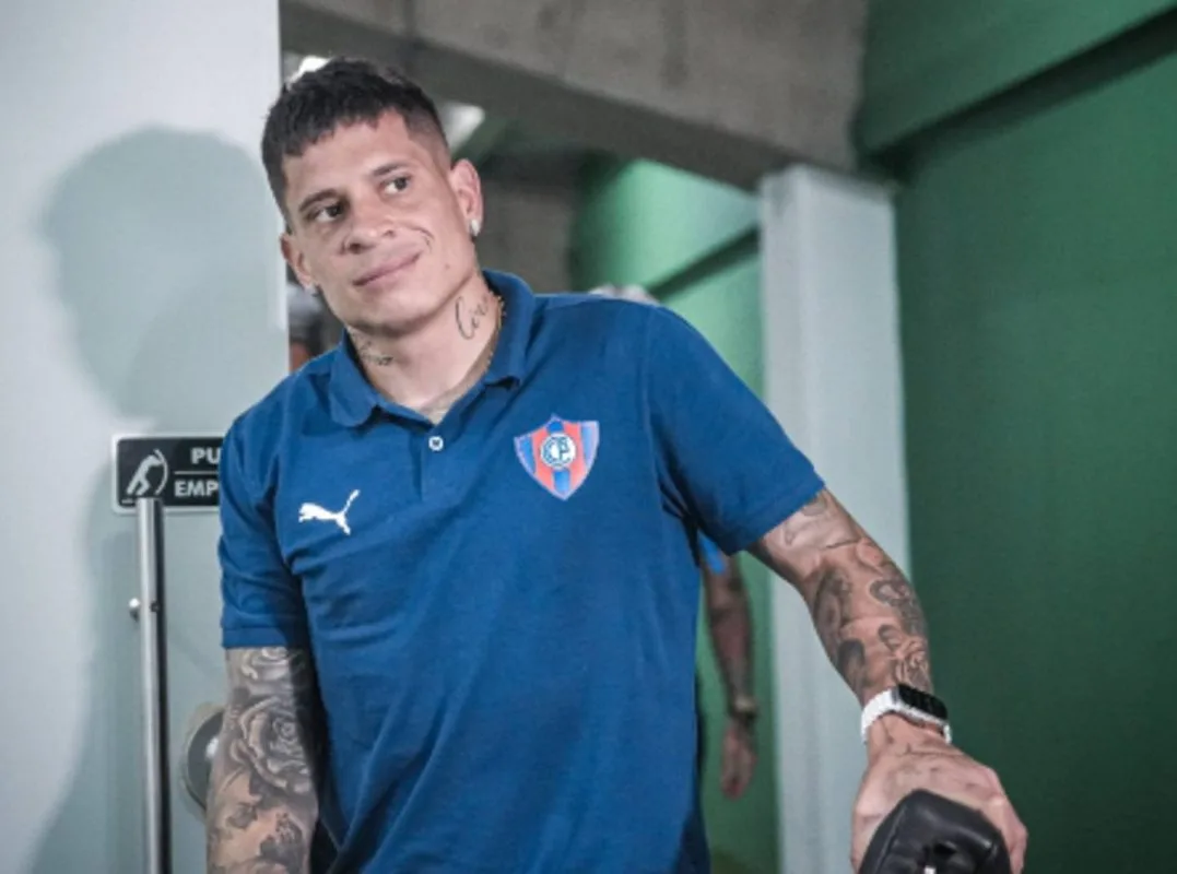 De volta ao Cerro Porteño, Iturbe faz fila e marca golaço em chute de fora da área; assista Iturbe passou pelo Grêmio