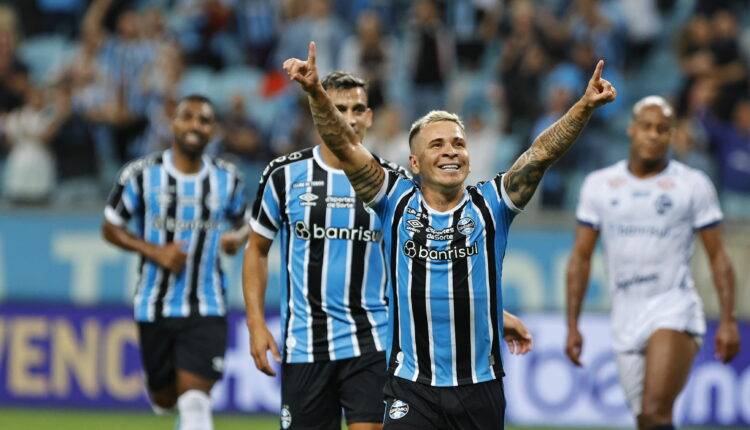 Soteldo recebeu elogios de Renato no Grêmio