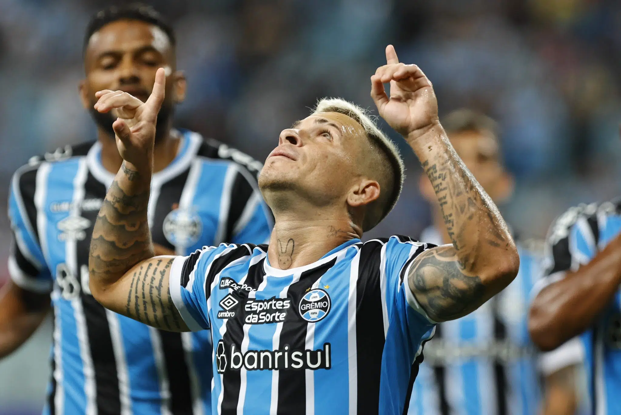 Soteldo acompanha empate do Grêmio na Arena e vira "alvo" de colega na web; confira Grêmio