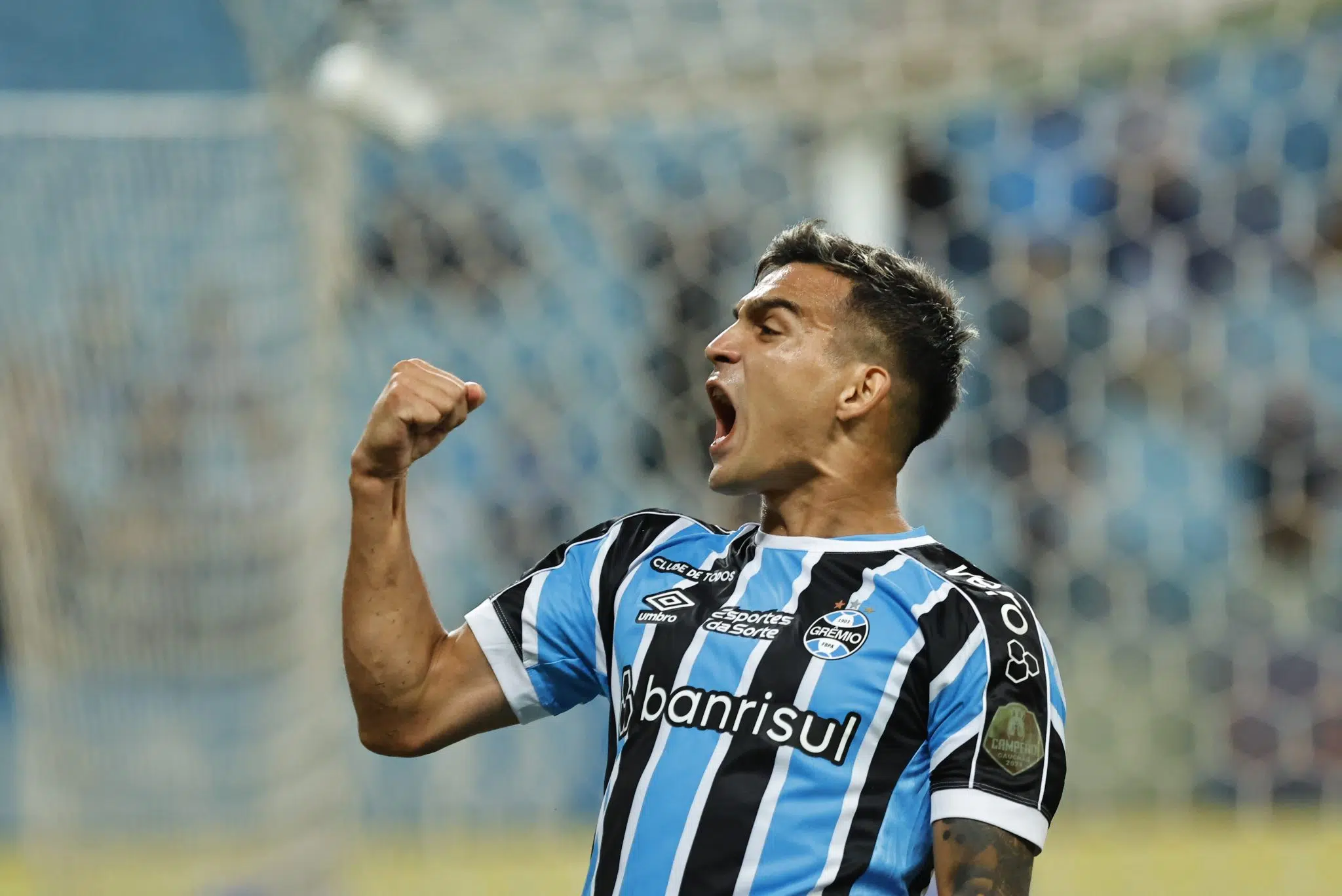 Cristaldo, jogador do Grêmio comemora gol RS - ESPORTE/FUTEBOL - Cristaldo, jogador do Grêmio, comemora após marcar seu gol durante partida contra o São José, válida pela segunda rodada do Campeonato Gaúcho 2024.