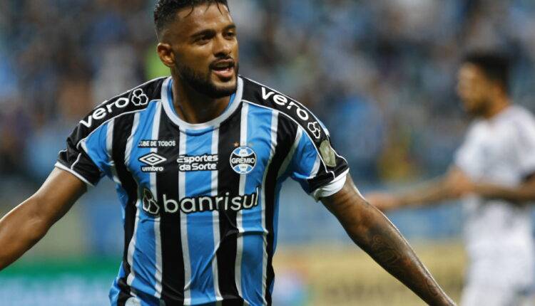 Reinaldo pelo Grêmio