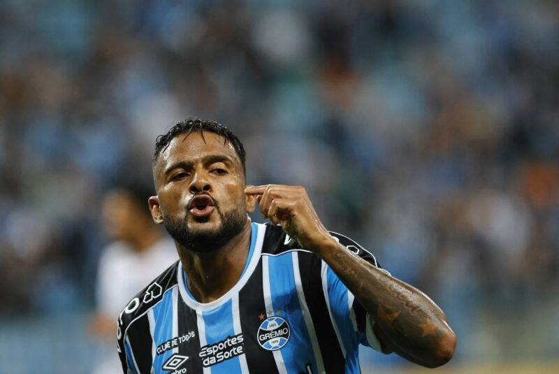 Lateral do Grêmio diz saber o que os adversários passam com Soteldo: "Já joguei contra"