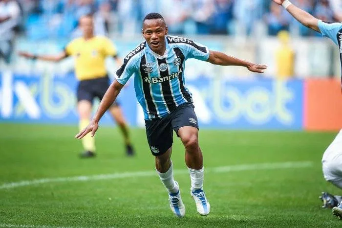 Fica no Grêmio ou volta para a Argentina? O que se sabe sobre a situação de Campaz neste momento Campaz pelo Grêmio
